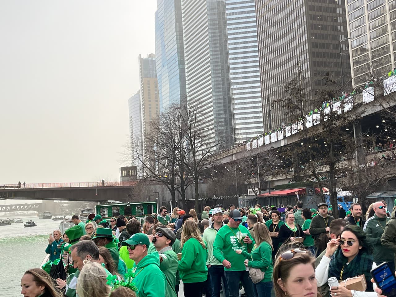 El desfile recorreé el norte de Grant Park, hasta Monroe Street, y se espera que dure alrededor de 3 horas.