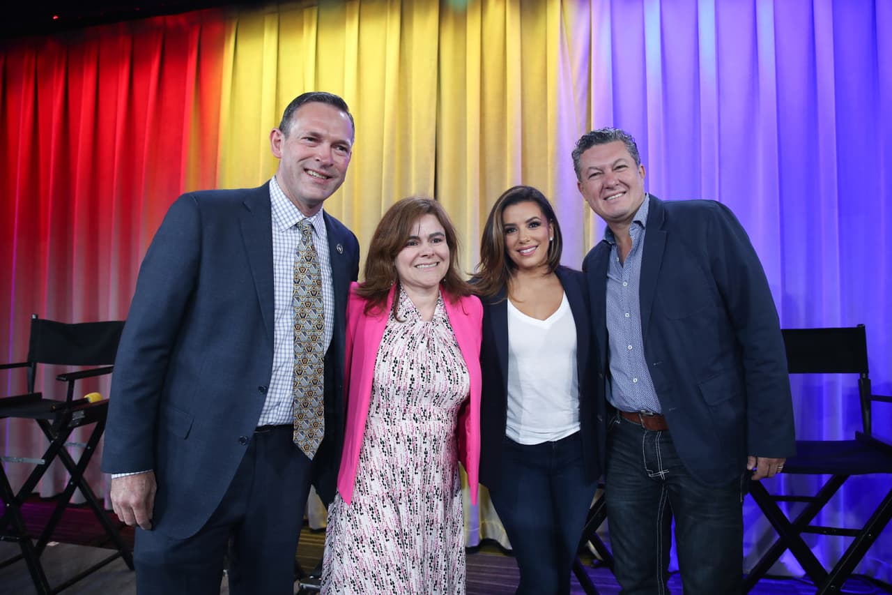 Brent Wilkes (Lulac), Jessica Herrera-Flanigan (Univision Communications, Inc.), Eva Longoria (The Longoria Foundation) y Alejandro Villanueva (Televisa Foundation) en el lanzamiento de technolochicas 2.0.