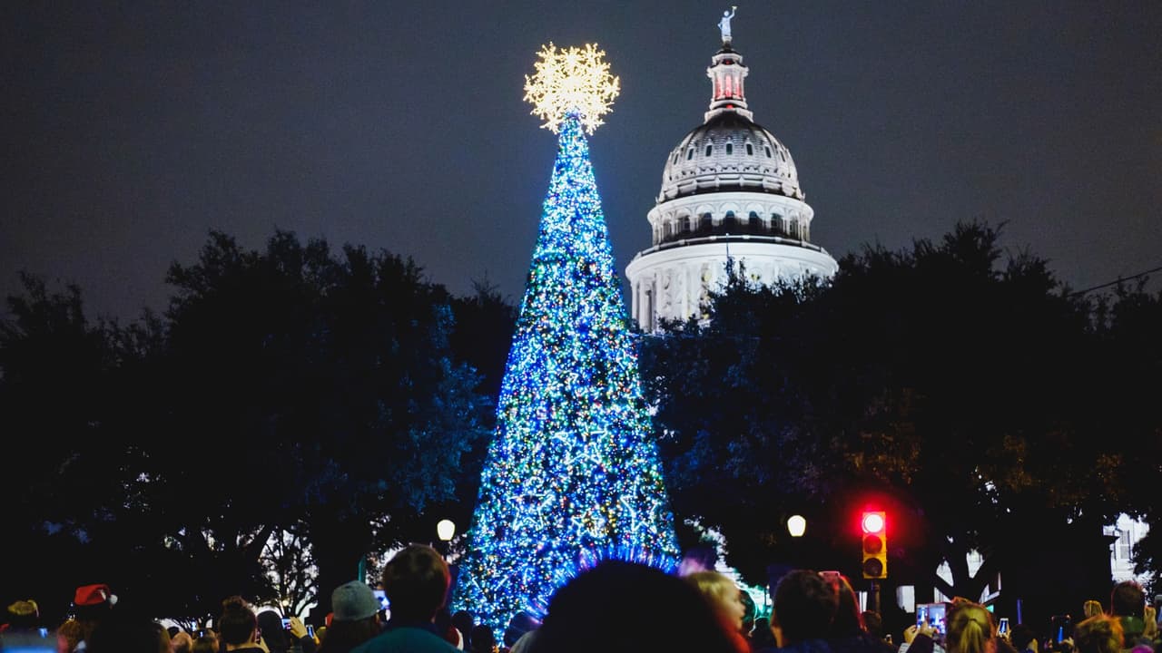 Este sábado podrás disfrutar del alumbrado del árbol de Navidad frente al Capitolio de Texas