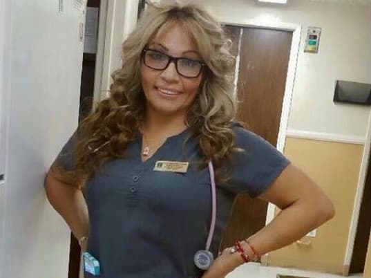 ICE arresta a una enfermera con residencia permanente por delitos que cometió hace años