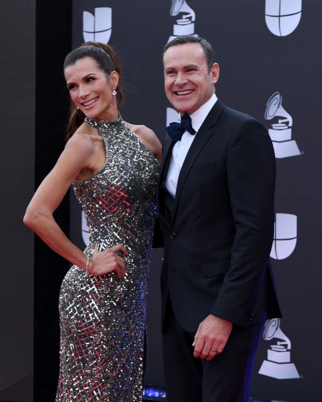 Entre Alan y Cristy 
<a href="https://www.univision.com/shows/despierta-america/alan-tacher-y-cristy-bernal-pasean-su-amor-por-madrid-asi-de-enamorados-los-hemos-visto-fotos" target="_blank">existe una gran química</a> desde que se conocieron en el año 2011 y una vez más lo mostraron al desfilar en el recinto de la ceremonia en Las Vegas.