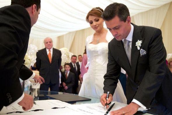 Hacia mediados de año alrededor de la fecha de los eclipses ambas cartas natales están afectadas en la casa del matrimonio lo que podría indicar algún tipo de situación inestable en la pareja y la posibilidad de una separación en unos meses, aunque no se perfila como definitiva.