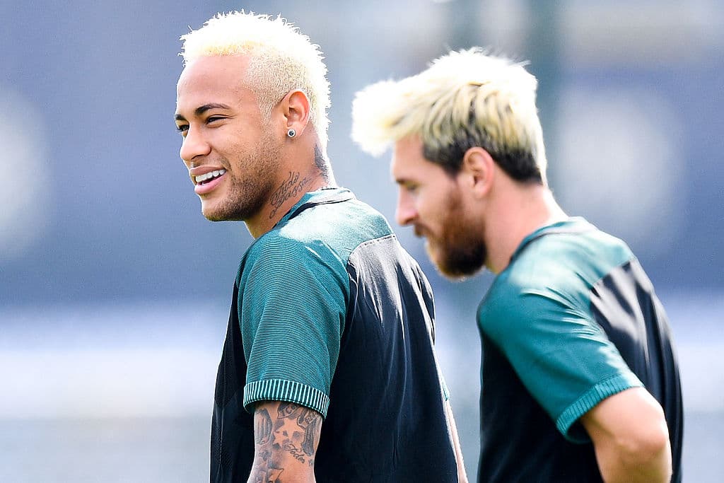 Cuando jugaba por el Barcelona en 2016, Ney decoloró su cabello igual a Messi.