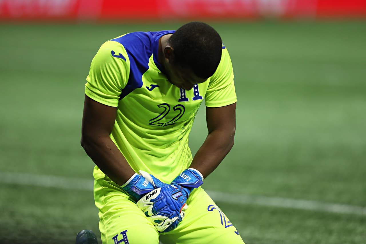 'Buba' López no pudo acabar el duelo por una lesión en la mano.