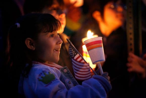 De acuerdo al informe del Pew Center, los inmigrantes "con papeles migratorios o no- conformaron el 12.8% del total de la población en EU y el 15% de la población adulta.