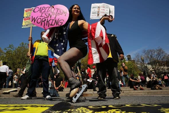 Día del Trabajador: En Nueva York, y en otras partes del país, miles de personas salieron a marchar por las calles por una reforma migratoria así como en defensa de los derechos de los trabajadores y salarios justos.