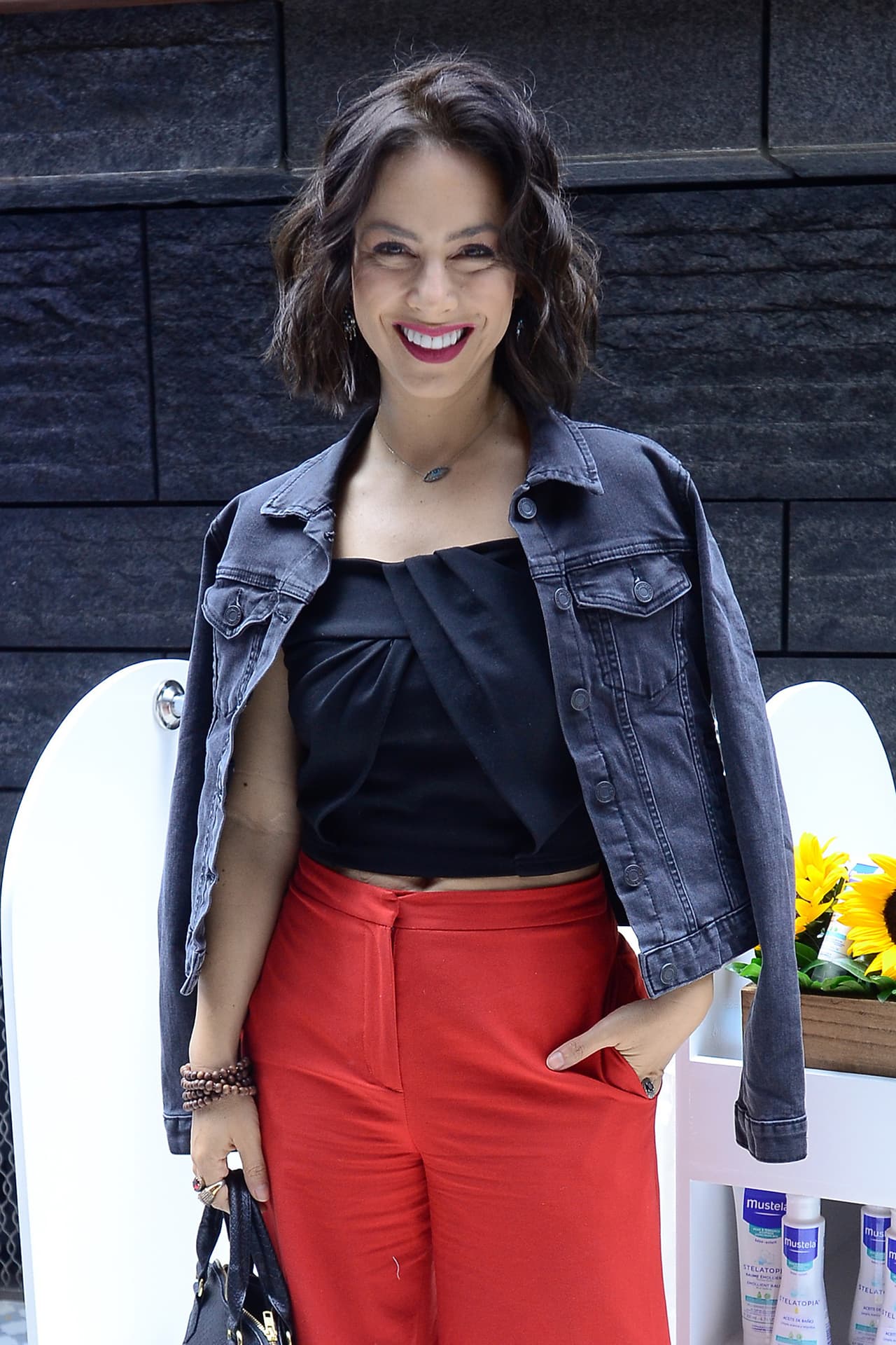 La también actriz compartió, por medio de sus redes sociales, una serie de fotografías en las que muestra lo bien que la pasó en uno de los salones de un exclusivo hotel de la Ciudad de México.