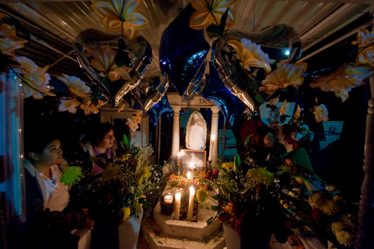 PETATE- Servirá para que el difunto descanse luego de su largo camino, sobre él se pueden poner los alimentos de la ofrenda.