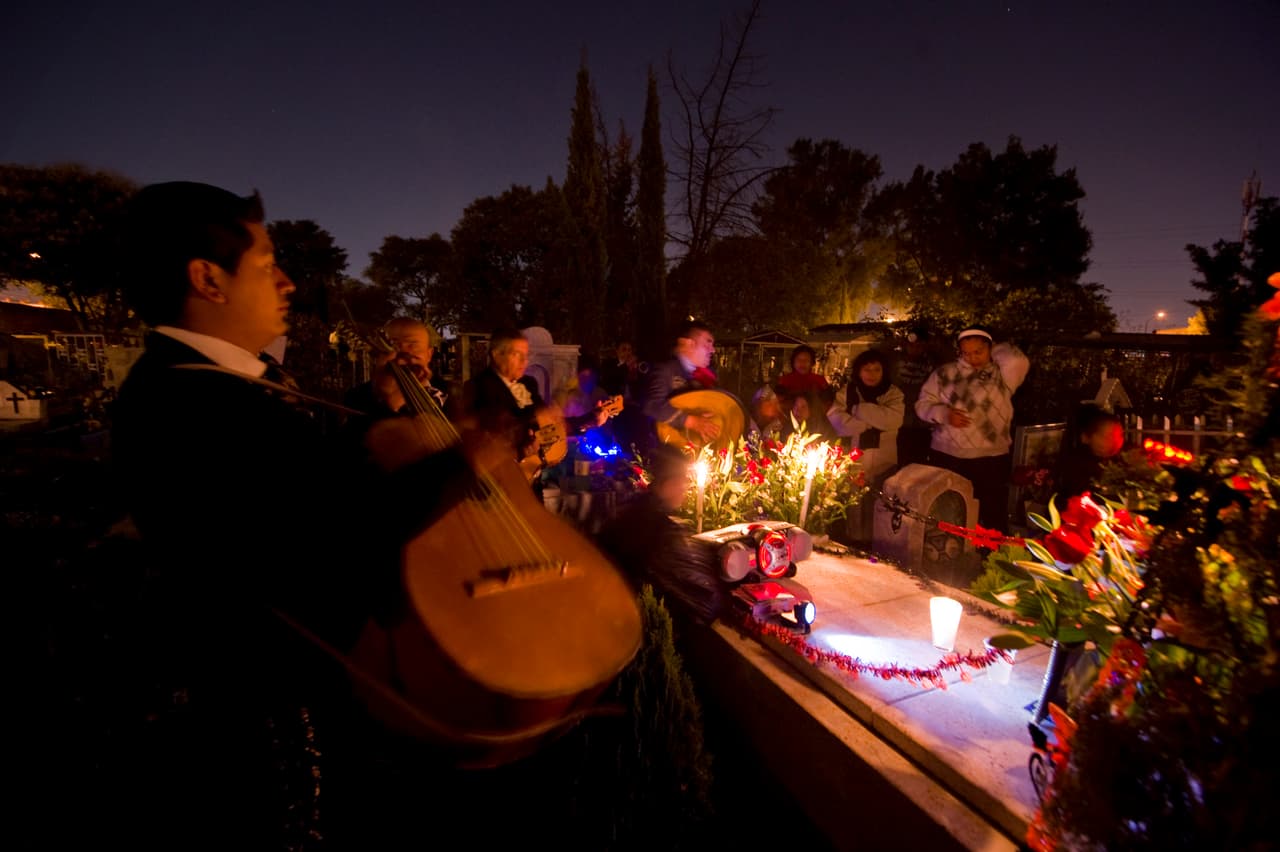Pero al final es importante tener en cuenta que la ofrenda es una forma para recordar a nuestros muertos, tenerlos presentes en nuestra mente y corazón, además de ser un motivo de unión familiar.