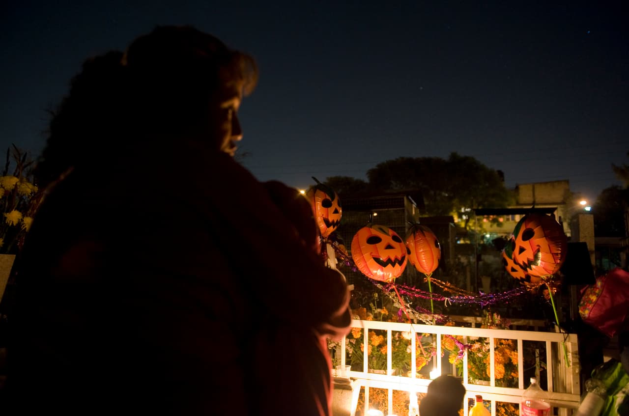 SAL- Simboliza la purificación y ayuda a que el cuerpo no se corrompa, a que se mantenga puro para viaje de vuelta al mundo de los muertos.