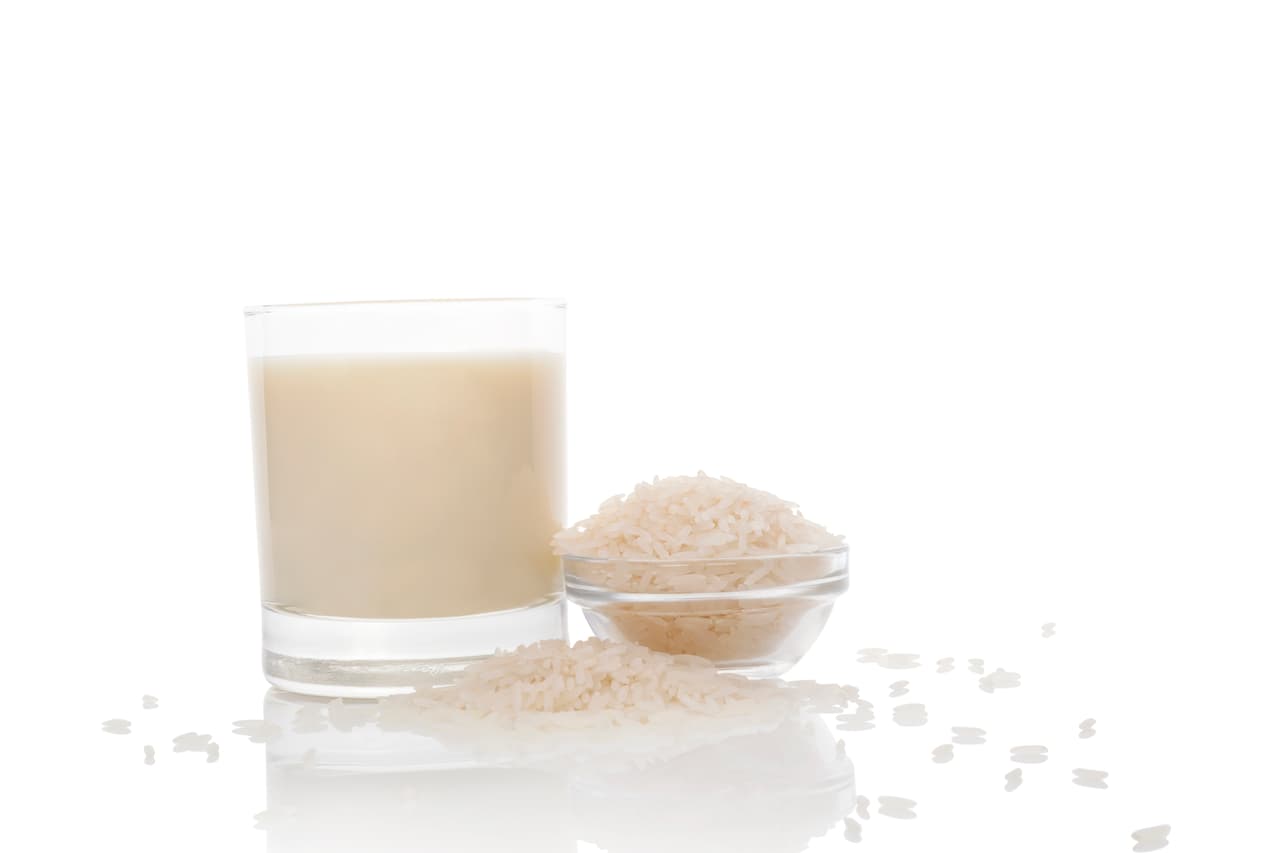La
<b> leche de arroz</b>, por otra parte, puede ser beneficiosa para las personas que padezcan problemas gastrointestinales, por su capacidad astringente.