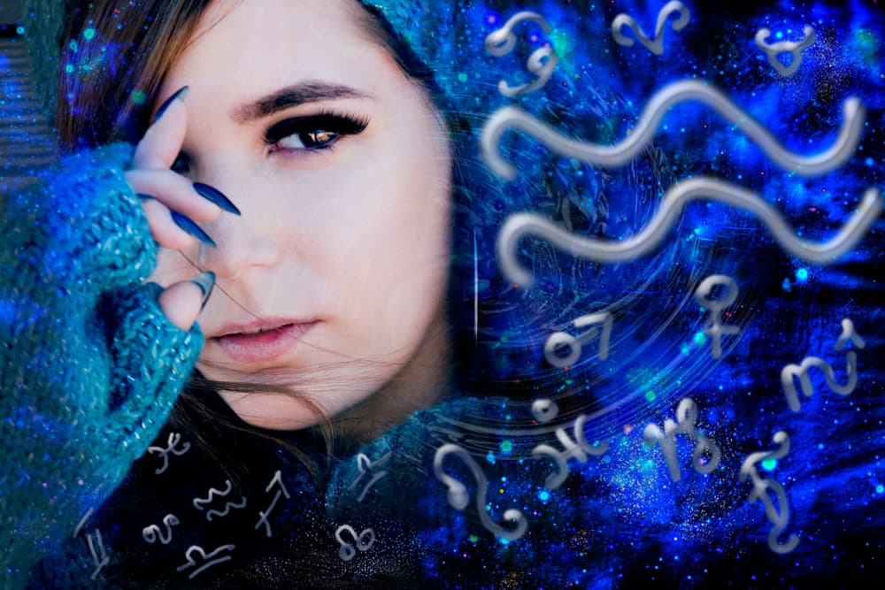 Los signos de aire, Géminis, Libra y Acuario, son más intelectuales, comunicativos, equilibrados, curiosos, llenos de humor y calma. Y por último, los de agua, Cáncer, Escorpión y Piscis, son ´mas emocionales, sensibles, explosivos, románticos e intuitivos. Y esto aplica tanto a hombres como a mujeres.