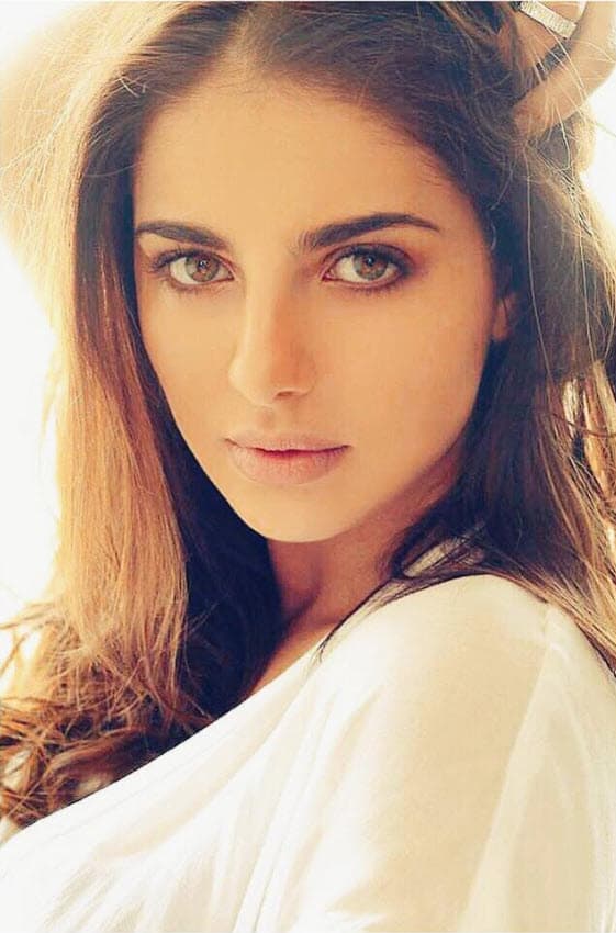 Así lucía hace unos días, con el cabello parejo y sin fleco ¿cómo te gusta más?