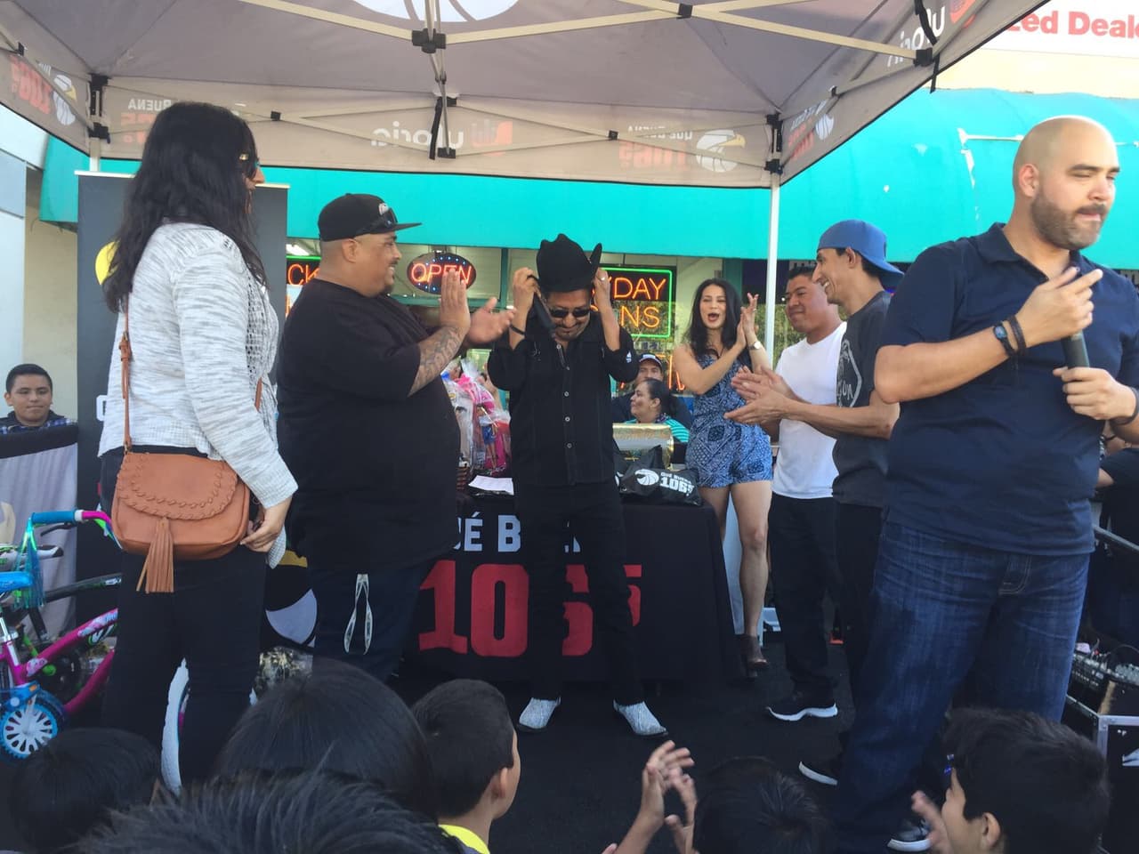 Raúl 'El Pelón', Carla Medrano y El Feo se enamoraron del cariño por parte de sus seguidores en San Diego.