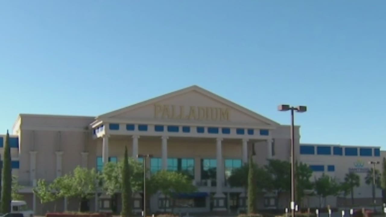 Los Cines Santikos reabren en medio de medidas de seguridad y poca concurrencia