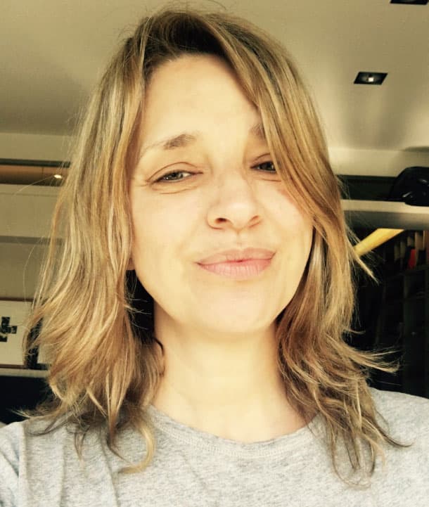 <b><a href="http://www.univision.com/temas/claudia-ramirez">Claudia Ramírez</a></b> es completamente distinta a la 
<a href="http://www.univision.com/novelas/el-color-de-la-pasion">villana que interpretó en 'El color de la pasión'</a>, mientras que 'Rebeca' era presumida y vanidosa, 
<b><a href="http://www.univision.com/temas/claudia-ramirez">Claudia</a></b> es muy sencilla.