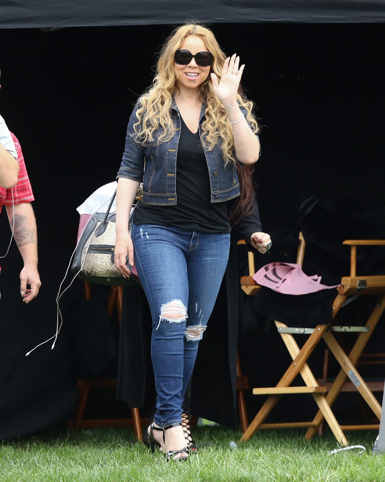 Una de las prendas básicas y que ha sacado de muchos apuros a estas celebridades son los 'jeans'. Mariah Carey los usa cuando no está trabajando, pero quiere lucir bien.
