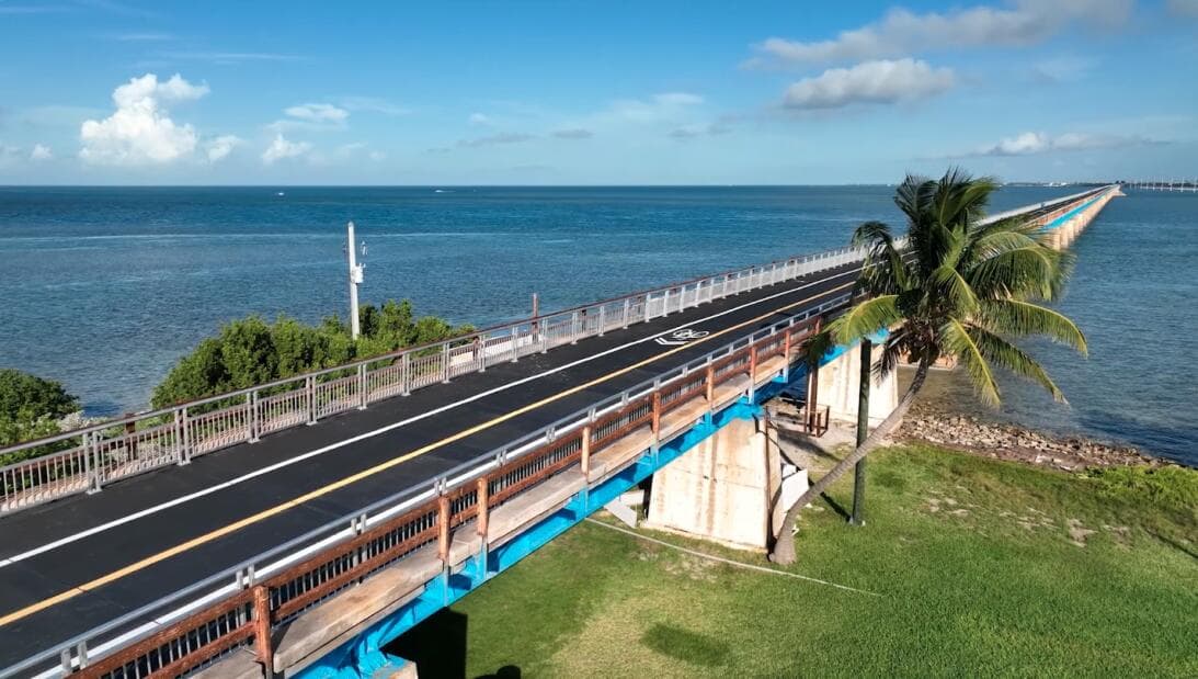 Un migrante cubano fue rescatado por la Guardia Costera, en el Puente de las Siete Millas, en Key West.