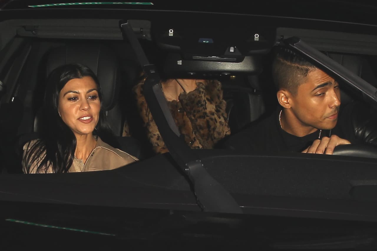 Y verla con un hombre saliendo a cenar nos hace sospechar si habrá nuevo romance en puerta.