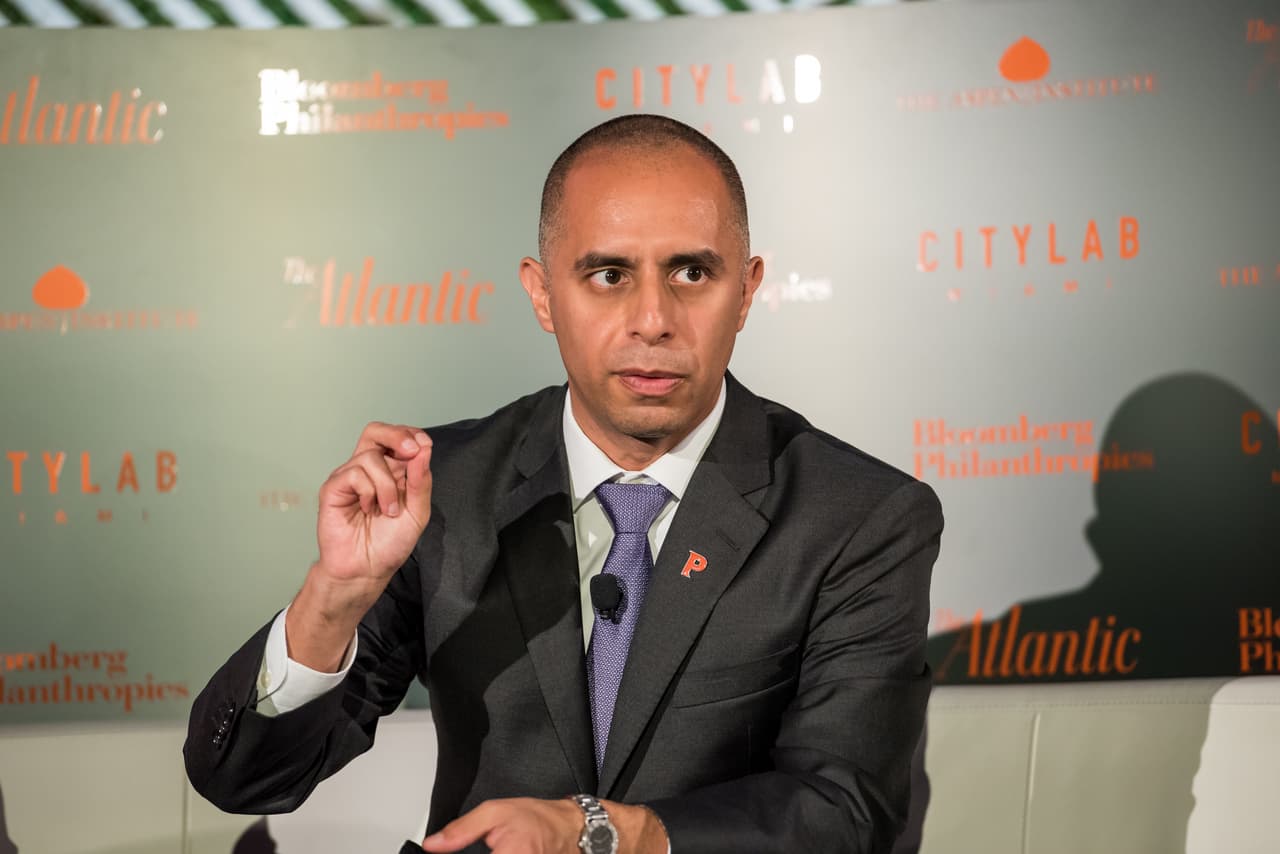 El alcalde Jorge Elorza de Providence, Rhode Island, durante la conferencia City Lab 2016 en Miami, Florida.