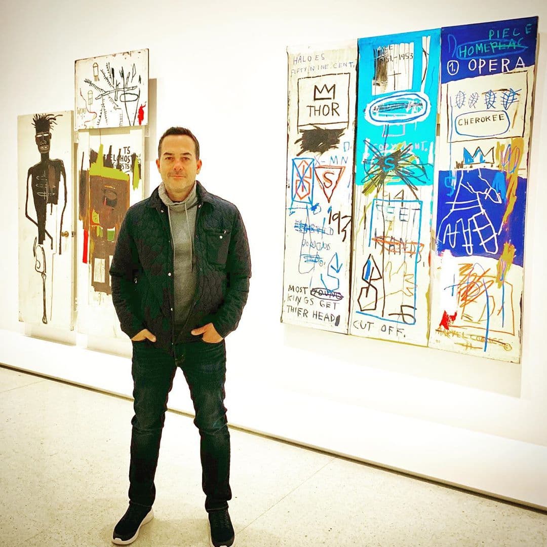 En su visita a 'La Gran Manzana' hizo un recorrido en los recintos de arte. "Pocas cosas me mueven el cerebro más que la obra de Basquiat sobre todo dentro del Guggenheim en Nueva York.