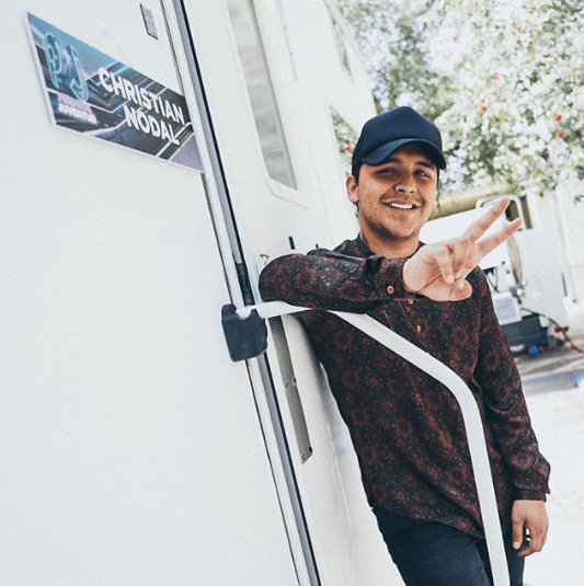 En cantante y compositor mexicano Christian Nodal también utilizó su cuenta de Instagram para compartir su entusiasmo "Llegamoooooos! Premios Juventud Tan listos?🍿👁📺", preguntó a sus seguidores.