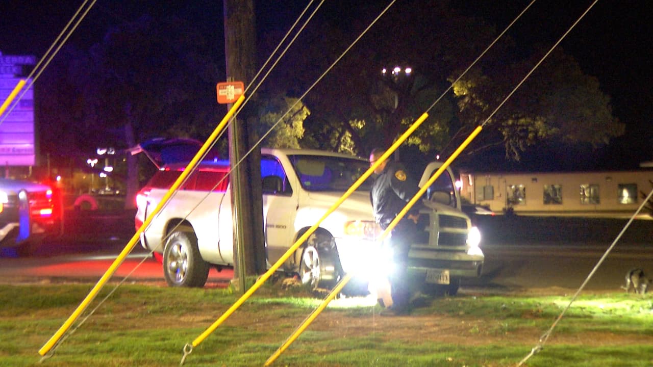 Según un oficial de Policía de Castle Hills, la persecución ocurrió entre 3:00 y 4:30 de la madrugada.