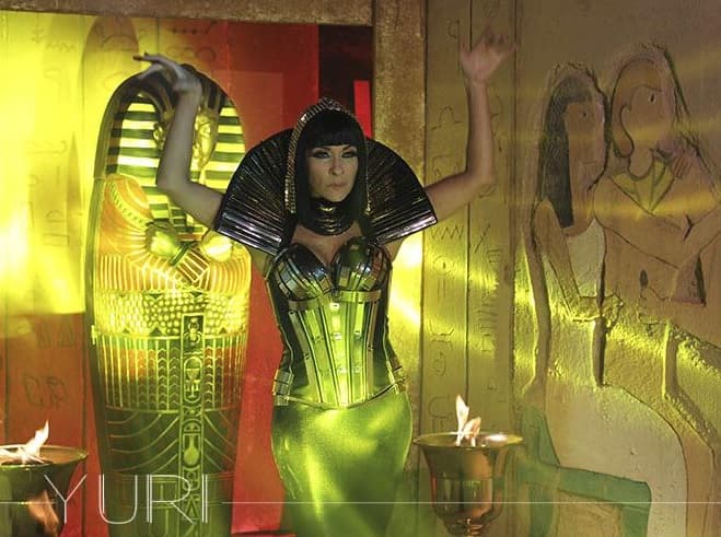 Así que Yuri no sería la única en convertirse en Cleopatra...