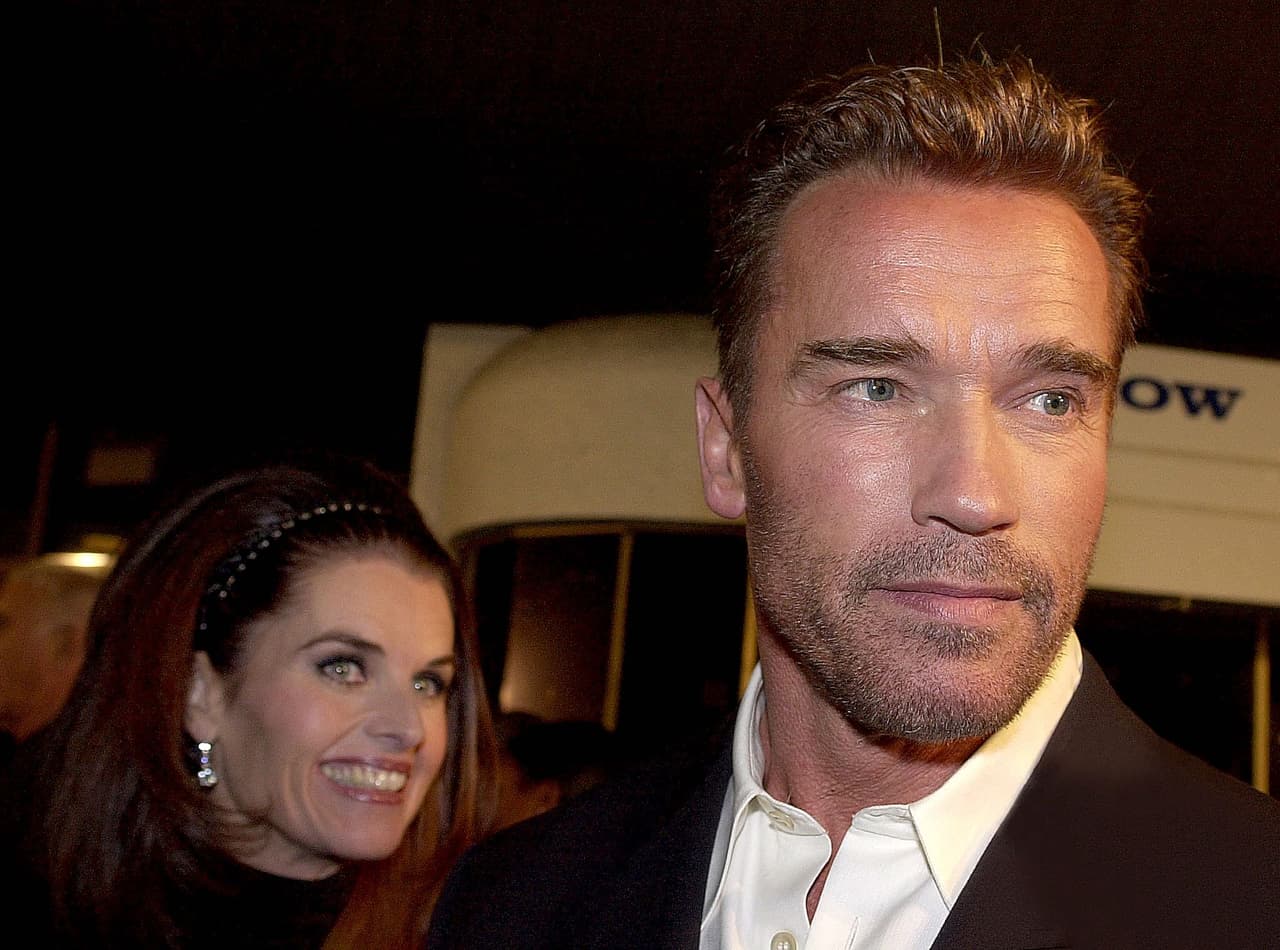 En 2011 salió a la luz pública que Arnold tenía una hija con quien fue la ex niñera de sus hijos. Así que tras 25 años de casados, el actor y la periodista se divorciaron.