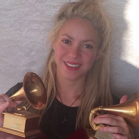 Gracias a 'La bicicleta', se llevó un par de
<b> Latin GRAMMY</b>: "Gracias a mi público por estos dos Grammys que tan feliz me hacen! Quiero dedicarselos a mis niños Sasha y Milan y agradecerles a Carlos Vives por ser tan buen compañero de ruta!" anotó en su Instagram.