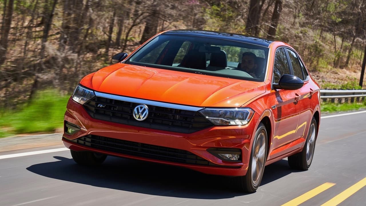 Volkswagen es el único fabricante en el campo de los autos no premium en Estados Unidos cuyo modelo más vendido en 2017, el 
<b>Volkswagen Jetta</b>, no es una camioneta. Volkswagen es también el nombre del congloremado industrial que vendió más vehículos en el mundo entero en 2017.