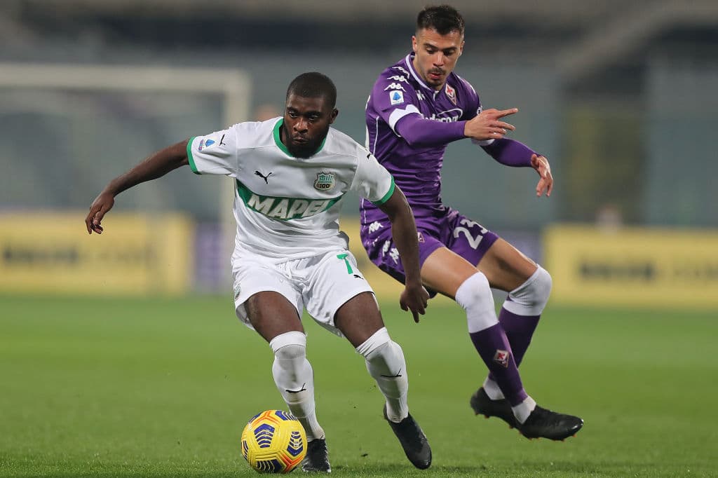 Fiorentina y Sassuolo empataron a un gol. Junior Traorè (13’) abrió el marcador y Vlahovic (35’) marcó por la vía penal.