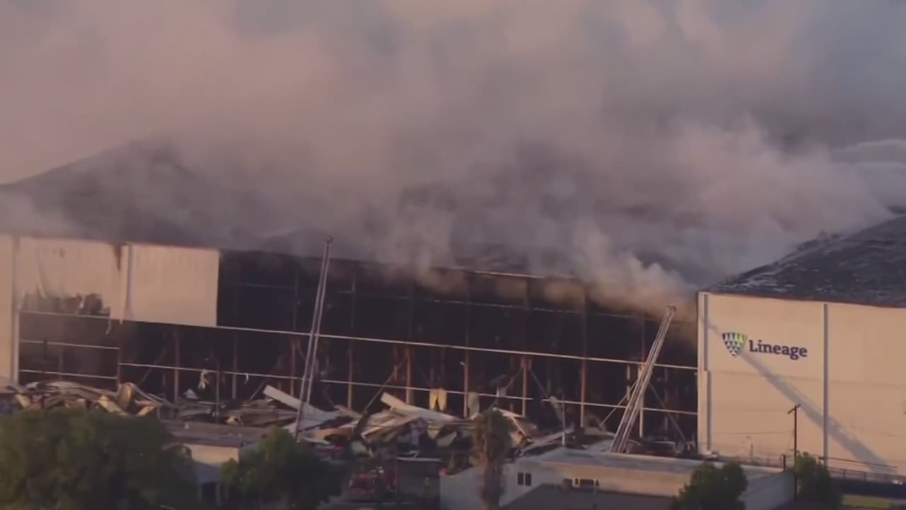 Vecinos de Boyle Heights siguen afectados tras incendio en Los Ángeles