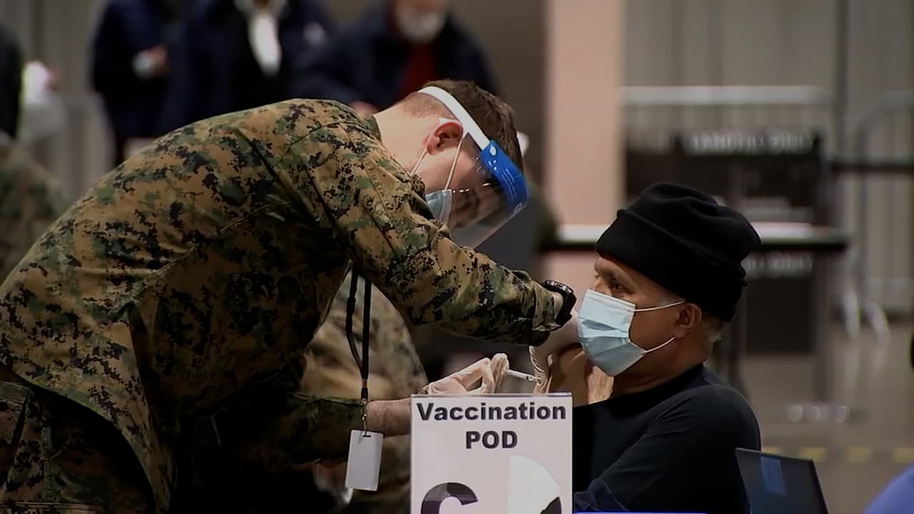 Una nueva clínica respaldada por la Agencia Federal para el Manejo de Emergencias tiene el potencial de duplicar la cantidad de dosis de la vacuna COVID-19 administradas en Filadelfia cada día. Ubicado en el Centro de Convenciones de Pensilvania, el sitio se administra como una asociación entre la ciudad y el gobierno federal. Es parte de un plan de casi $ 4 mil millones para que FEMA apoye a más de 400 centros comunitarios de vacunación en todo el país.