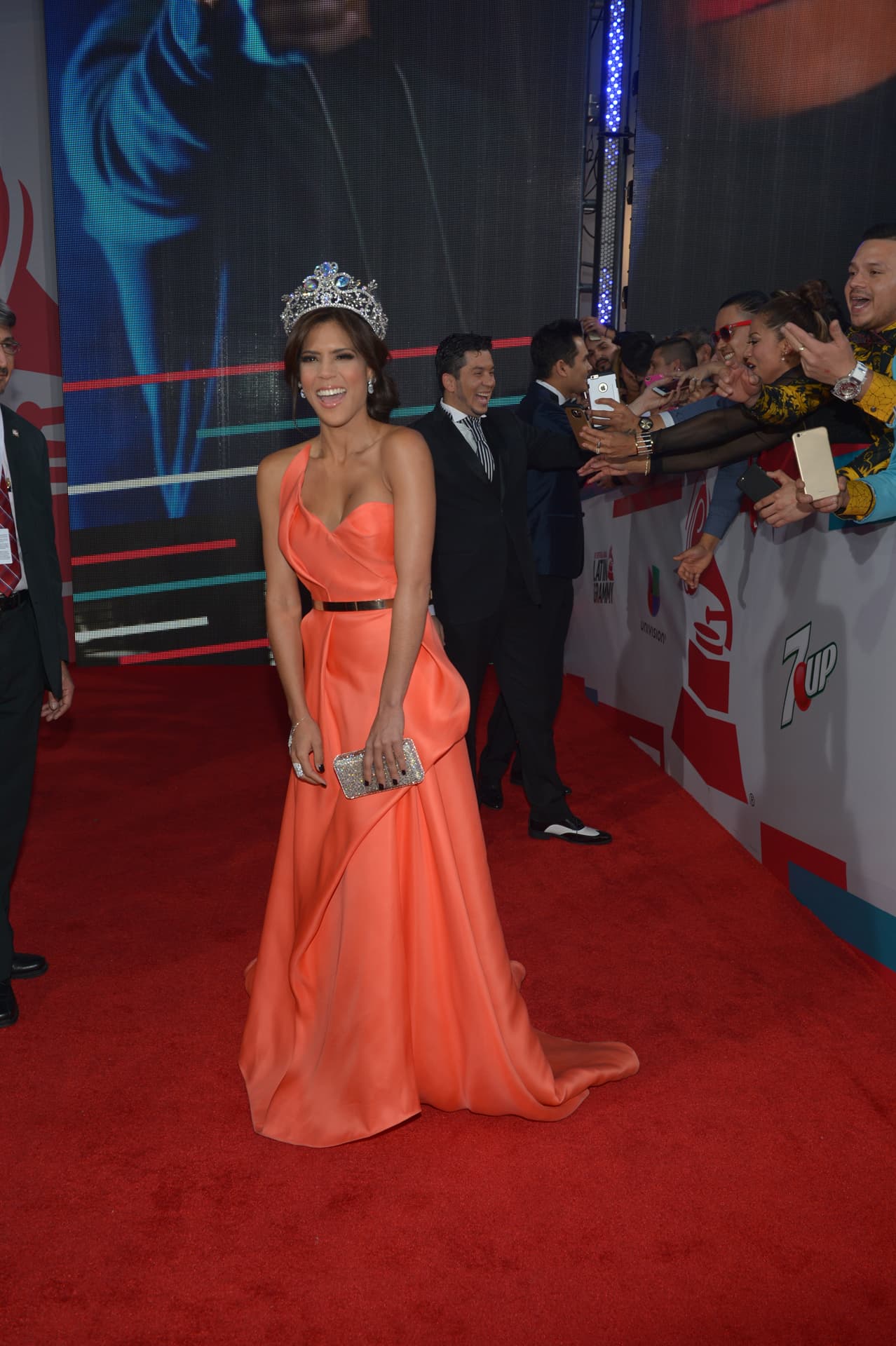 Siempre bromista y risueña.