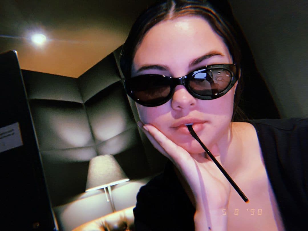 <a href="https://www.usmagazine.com/celebrity-news/news/selena-gomez-knows-shes-better-off-without-justin-bieber/" target="_blank">Us Weekly</a> reportó que una fuente cercana a Selena dio a conocer cómo se encontraba ante el matrimonio religioso de Justin.