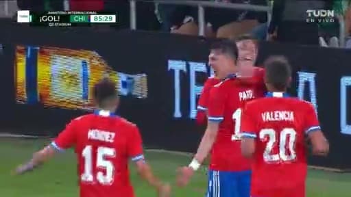 ¡Chile no perdona! Trallazo de Parra a las redes para el gol del 2-2