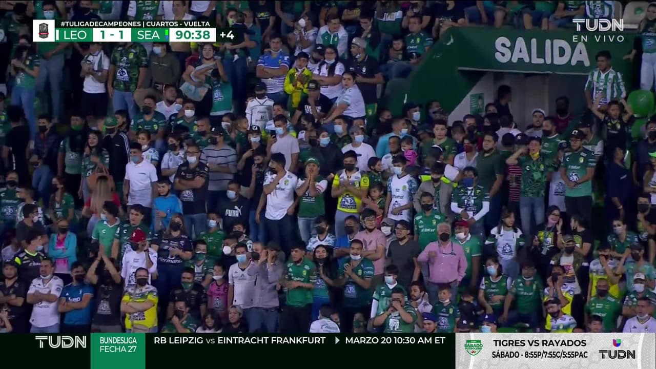 ¡GOL!  anota para León. Fidel Ambríz