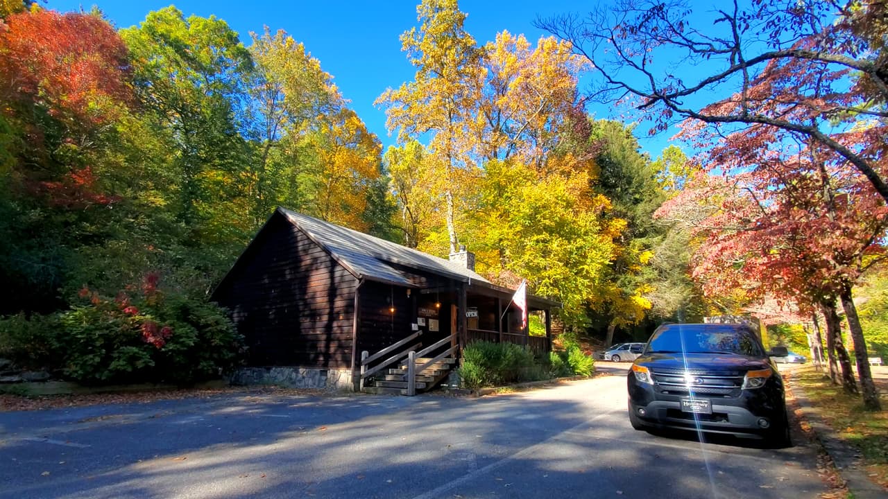 También encontrarás un museo, un campo de minigolf, un centro de visitantes y un patio de juegos para niños.