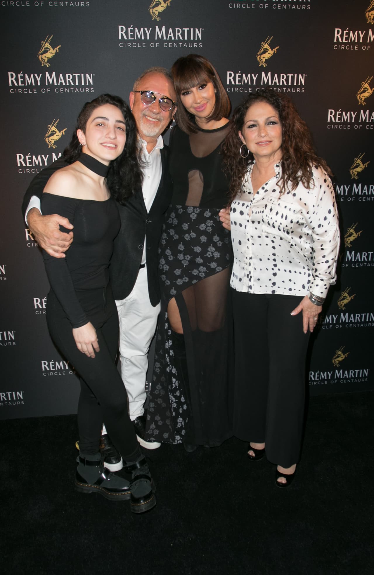 Cantó a dúo con Emily Estefan y conoció a sus padres, Emilio y Gloria Estefan, a quien admiraba de niña. Nada es imposible, es su mensaje para los demás.