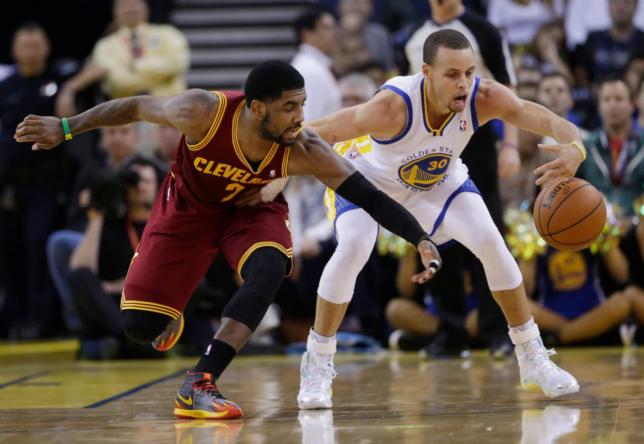 Hasta en los duelos de finales, los equipos llevaron ese mensaje contra el racismo con sus medias negras, mientras que la NBA sancionó de por vida a Sterling por el hecho.