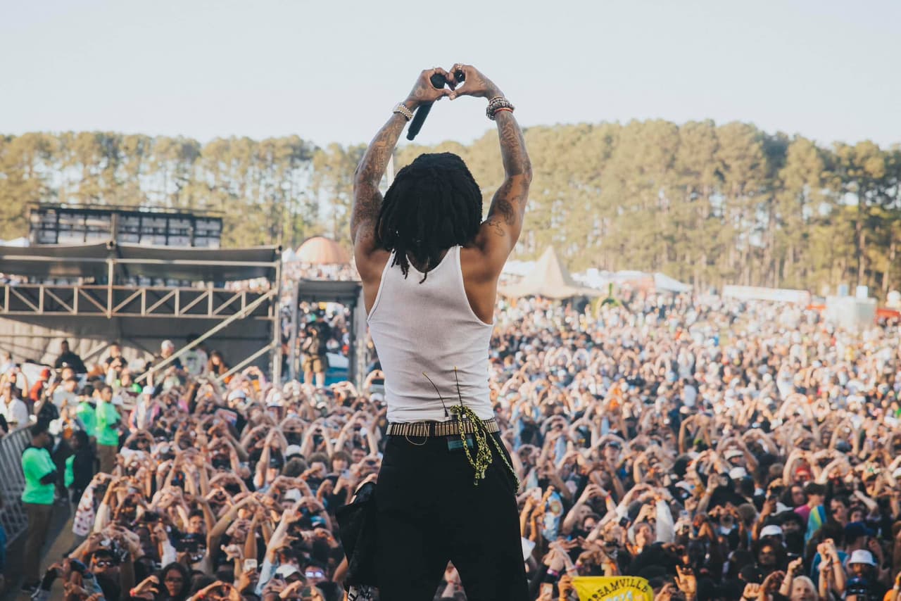 <b>Evento</b>: Dreamville Festival
<br>
<b>Fechas</b>: 6 y 7 de abril
<br>
<b>Lugar</b>: Dorothea Dix Park, Raleigh
<br>
<b>Sitio web</b>: 
<a href="https://dreamvillefest.com/home/">https://dreamvillefest.com/home/</a> 
<br>
<br>La versión 2024 de Dreamville será un festival de música de dos días con múltiples escenarios (y una celebración única de la cultura, la comida y el arte local) en el parque Dorothea Dix del centro de Raleigh.