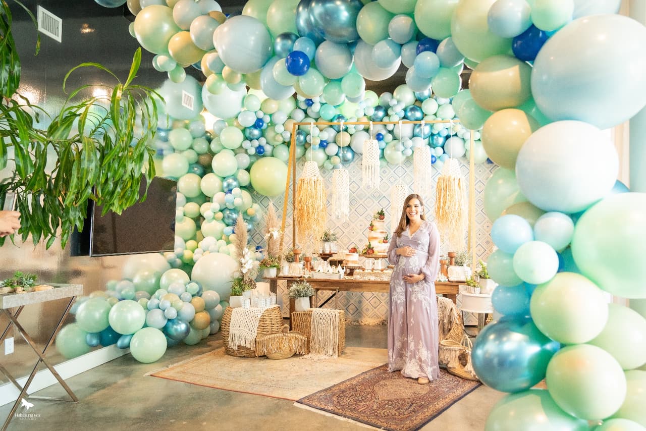 Andrea preparó cada detalle del lindo evento para disfrutarlo al máximo y muy ilusionada espera el gran día. "Un viernes especial contando las horas para celebrarte en tu 'baby shower' anhelando con todo mi corazón conocerte y tenerte en mis brazos", escribió en las plataformas digitales un día antes de la celebración.