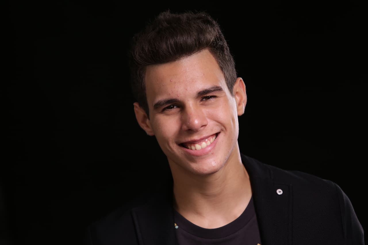 Zabdiel es el chico sentimental de La Banda. Hasta Ricky dijo que llora durante los comerciales. Es un boricua que ha sabido ganarse el corazón de las chicas.