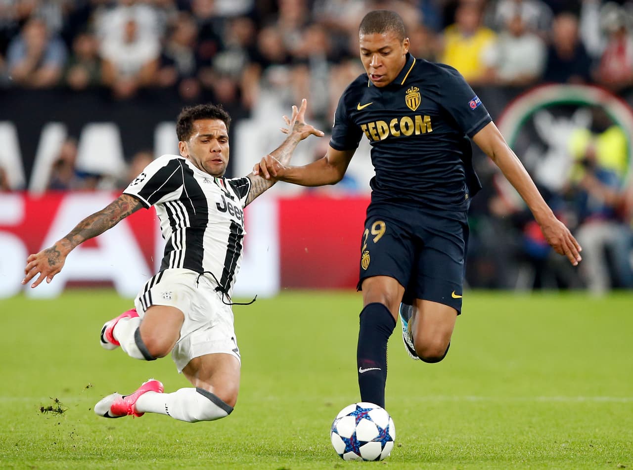 El joven francés , apoyado en la sorpresa de Benjamin Mendy –quien era duda por lesión y terminó siendo titular–, descargó el juego por la banda izquierda donde Dani Alves estuvo brillante.