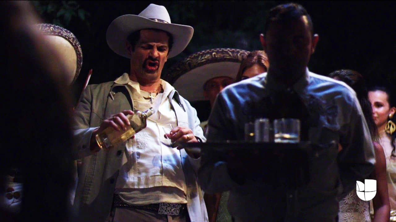 Lo vio rodeado de políticos, militares, policías, mujeres… todos a sus órdenes.