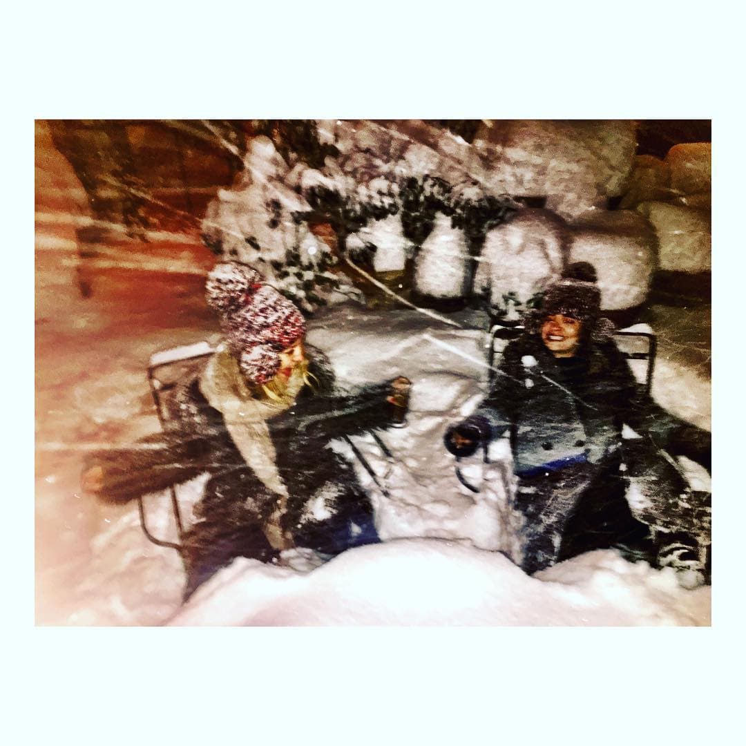 Kate Hudson salió a jugar en la nieve.