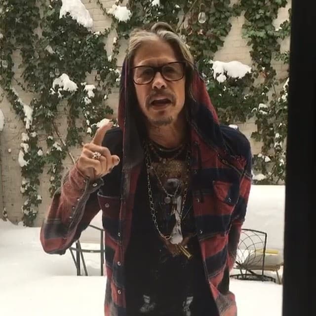 Liv Tyler retrató a su papá, Steven Tyler, cantando en la nieve.