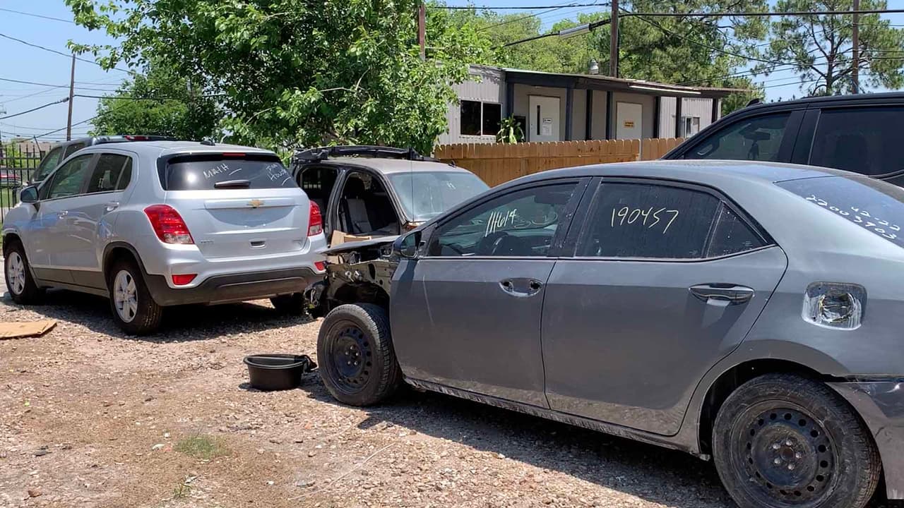 NHTSA estima que más de 450,000 vehículos se venden cada año con lecturas de odómetro alteradas en EEUU.