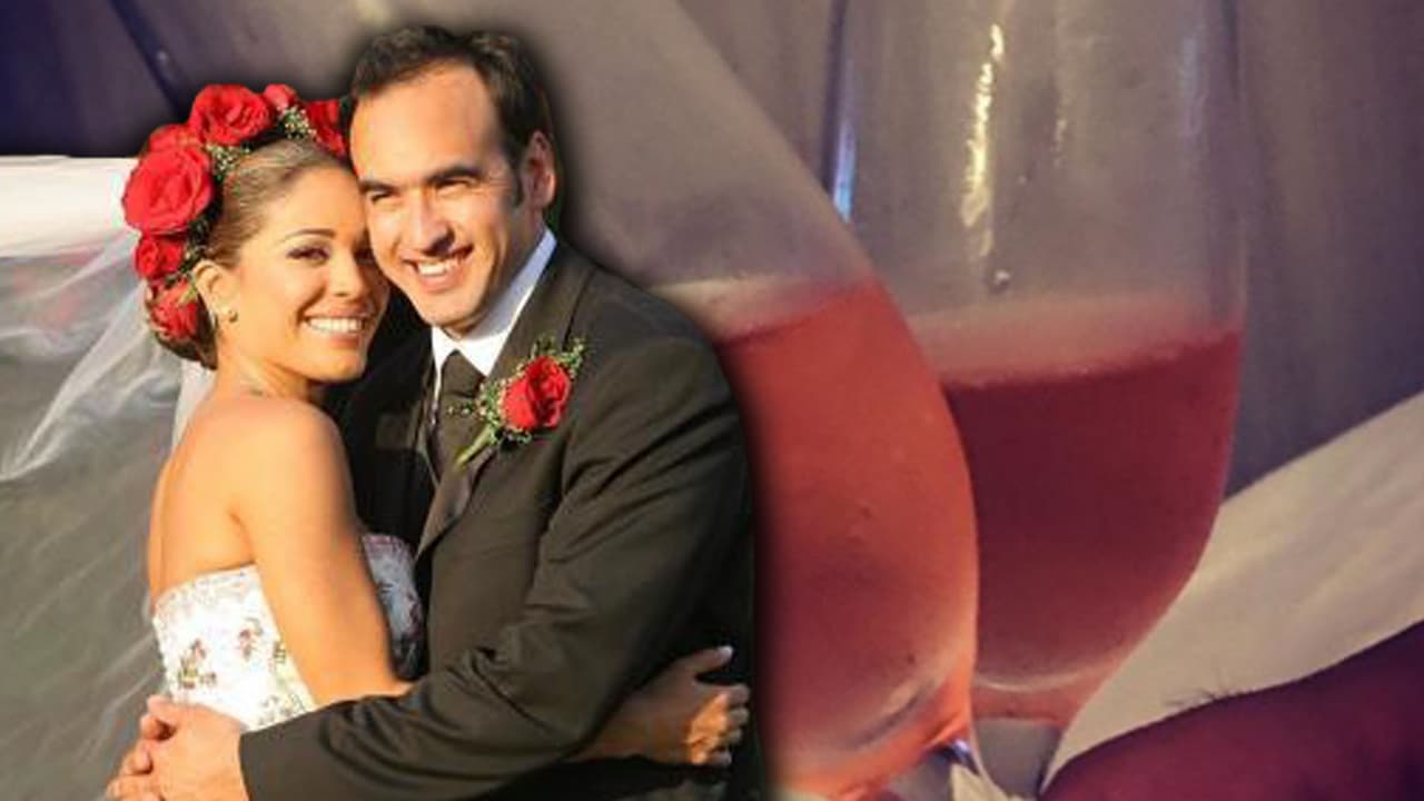 "Quiero hacerme viejita a tu lado": el romántico mensaje de Karla Martínez en su aniversario de bodas (fotos)